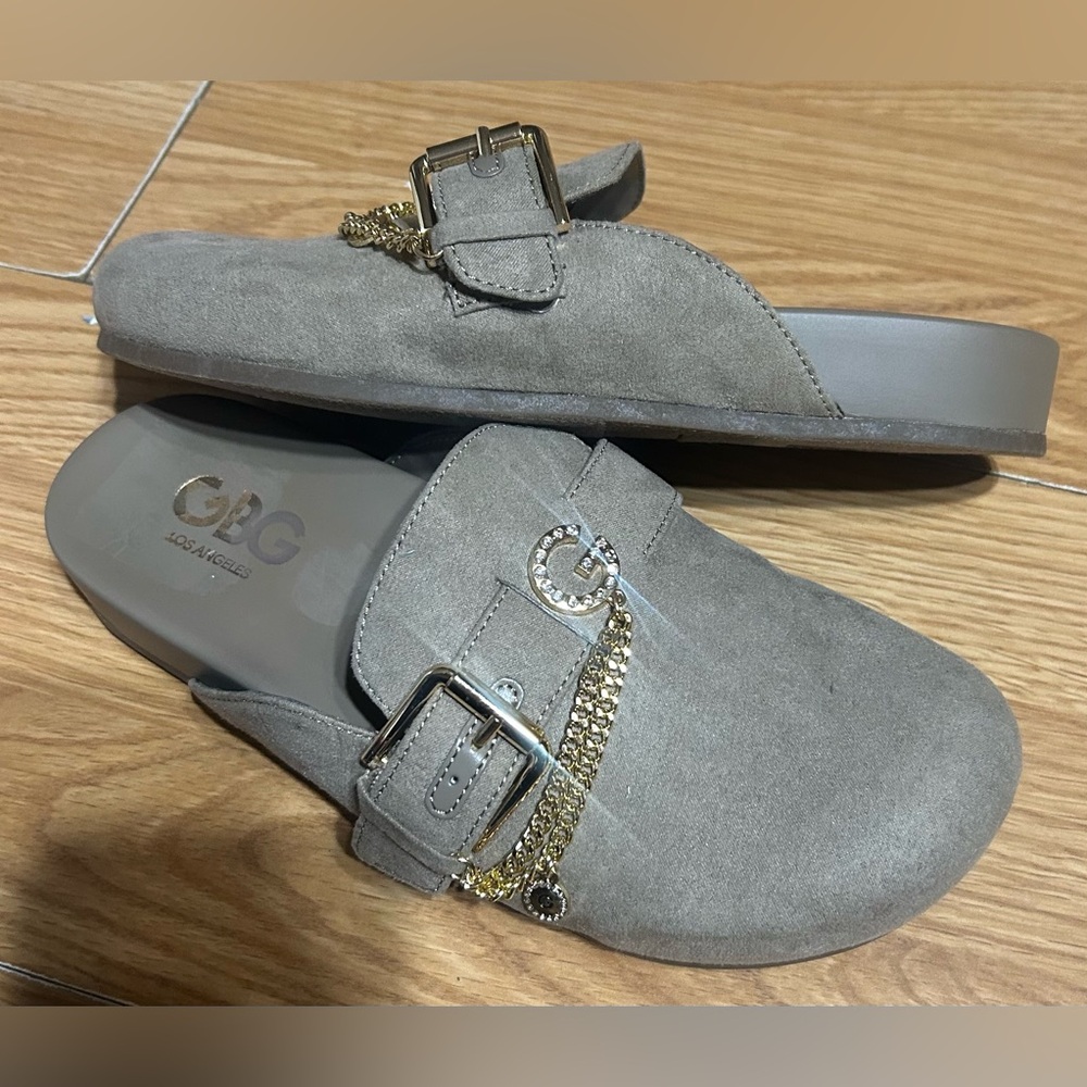 *NEW* GBG Los Angeles Women's beige Suede Slide Sandals size 6M